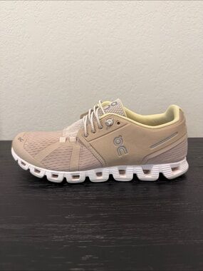 On Running Cloud Women's Size 7.5 Running Shoe Light Beige with Pale Yellow